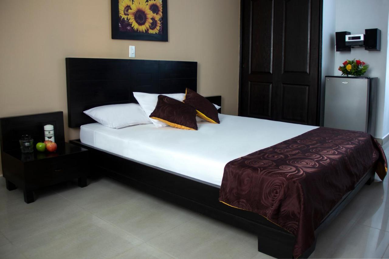Hotel Plazuela San Ignacio Меделин Екстериор снимка