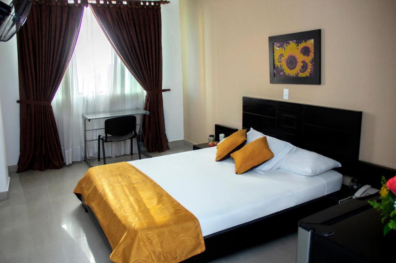Hotel Plazuela San Ignacio Меделин Екстериор снимка